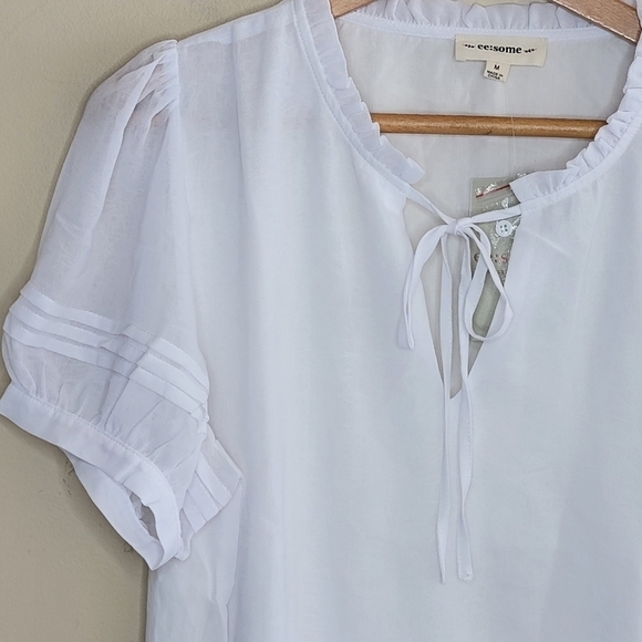 NWT ee:some White Short Sleeve Blouse with Ruffle Collar & Tie Neck Size Medium - Picture 2 of 4